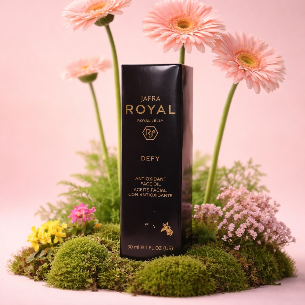 JAFRA Royal Defy Antioxidant Face Oil — Black & Gold Packaging